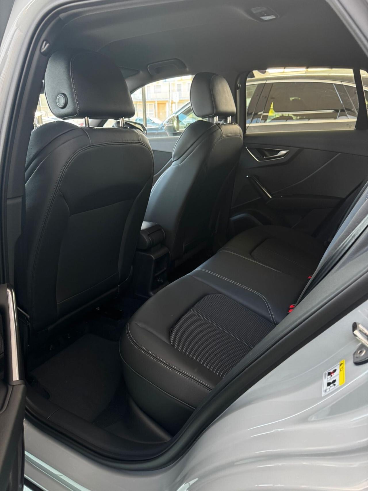 Audi Q2 35 TDI S tronic Identity Black