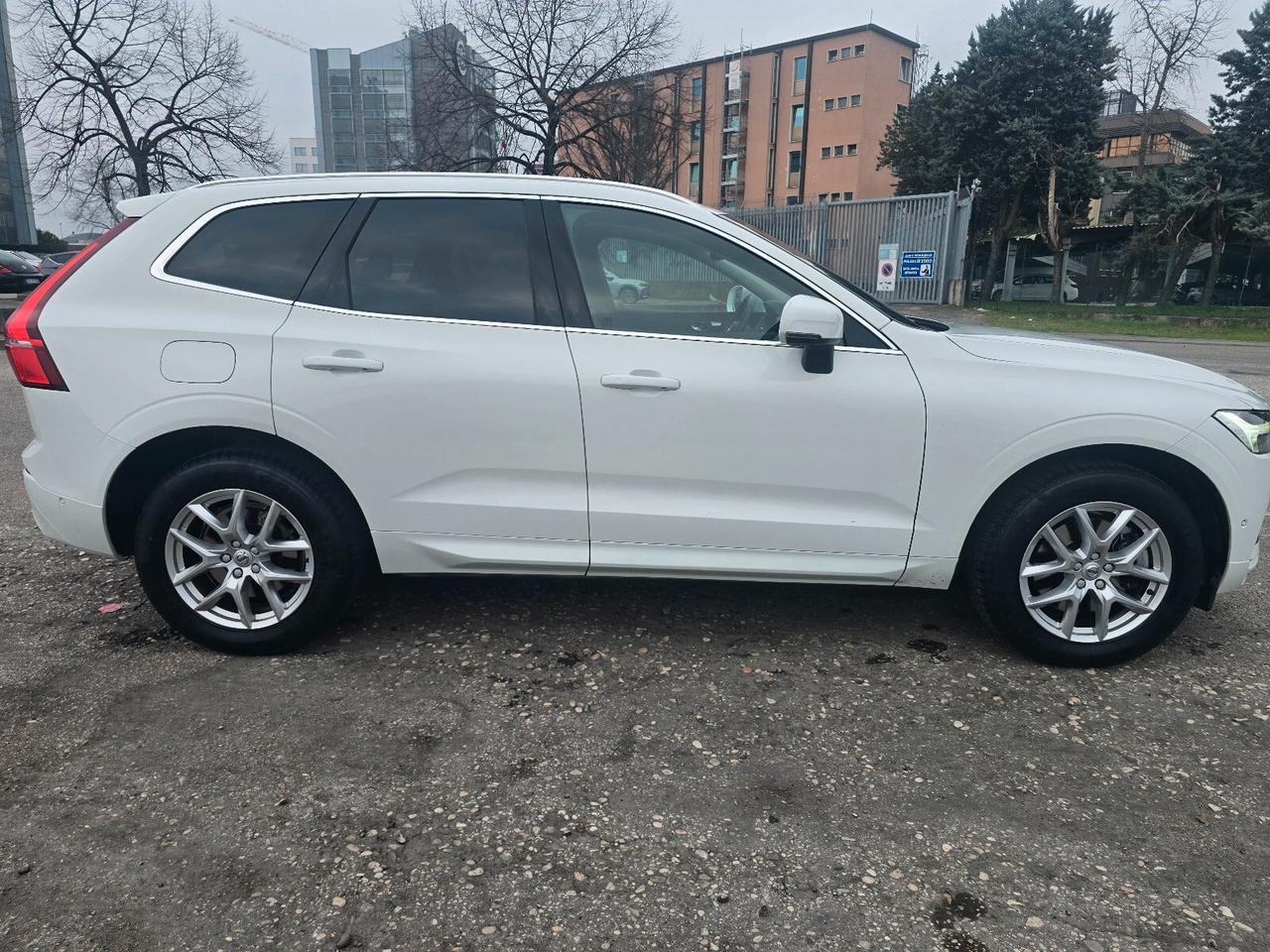Volvo XC 60 XC60 B4 (d) AWD Geartronic Momentum