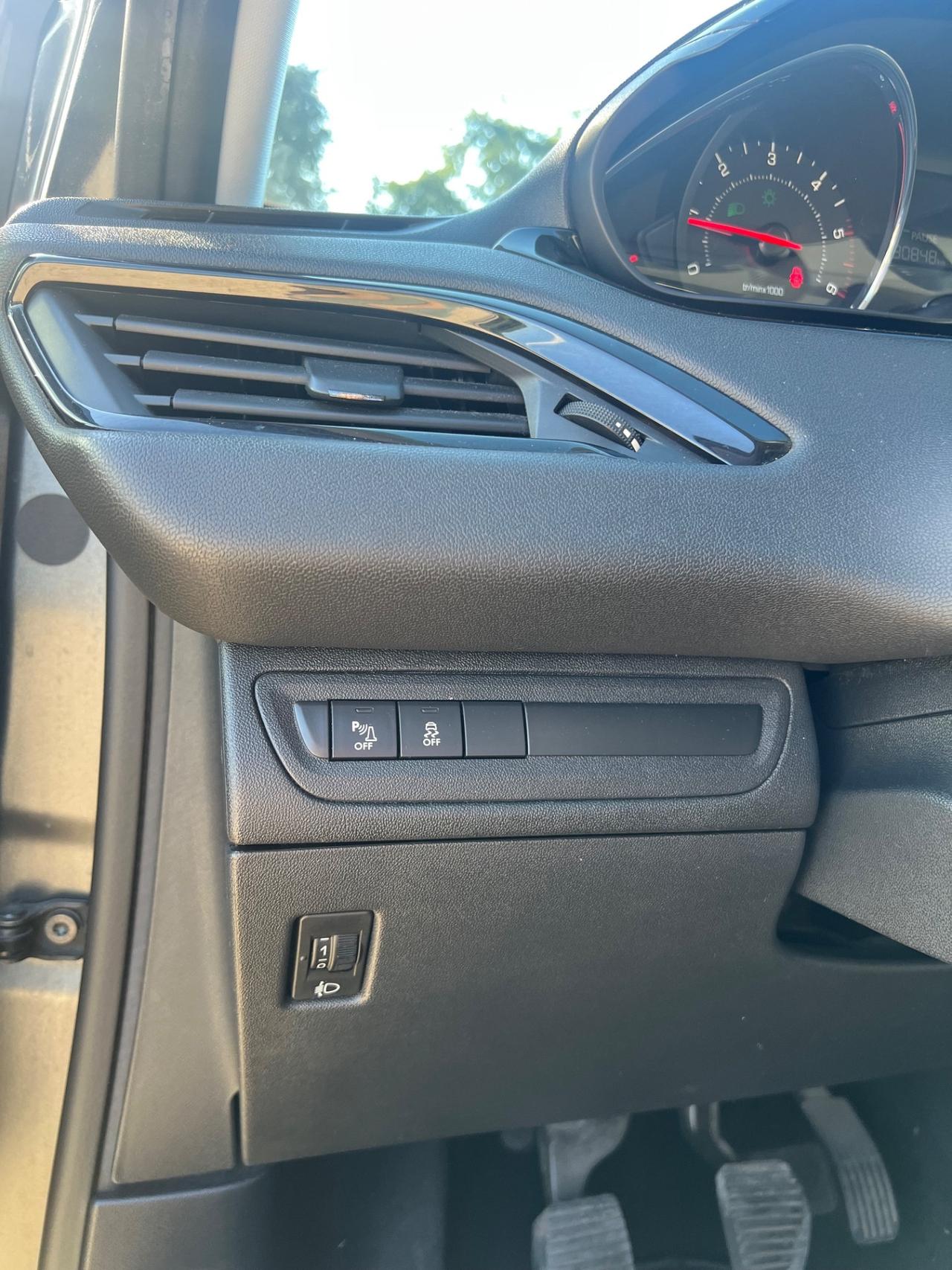 Peugeot 208 1.4 HDi 68 CV 5 porte Active Permute Rate