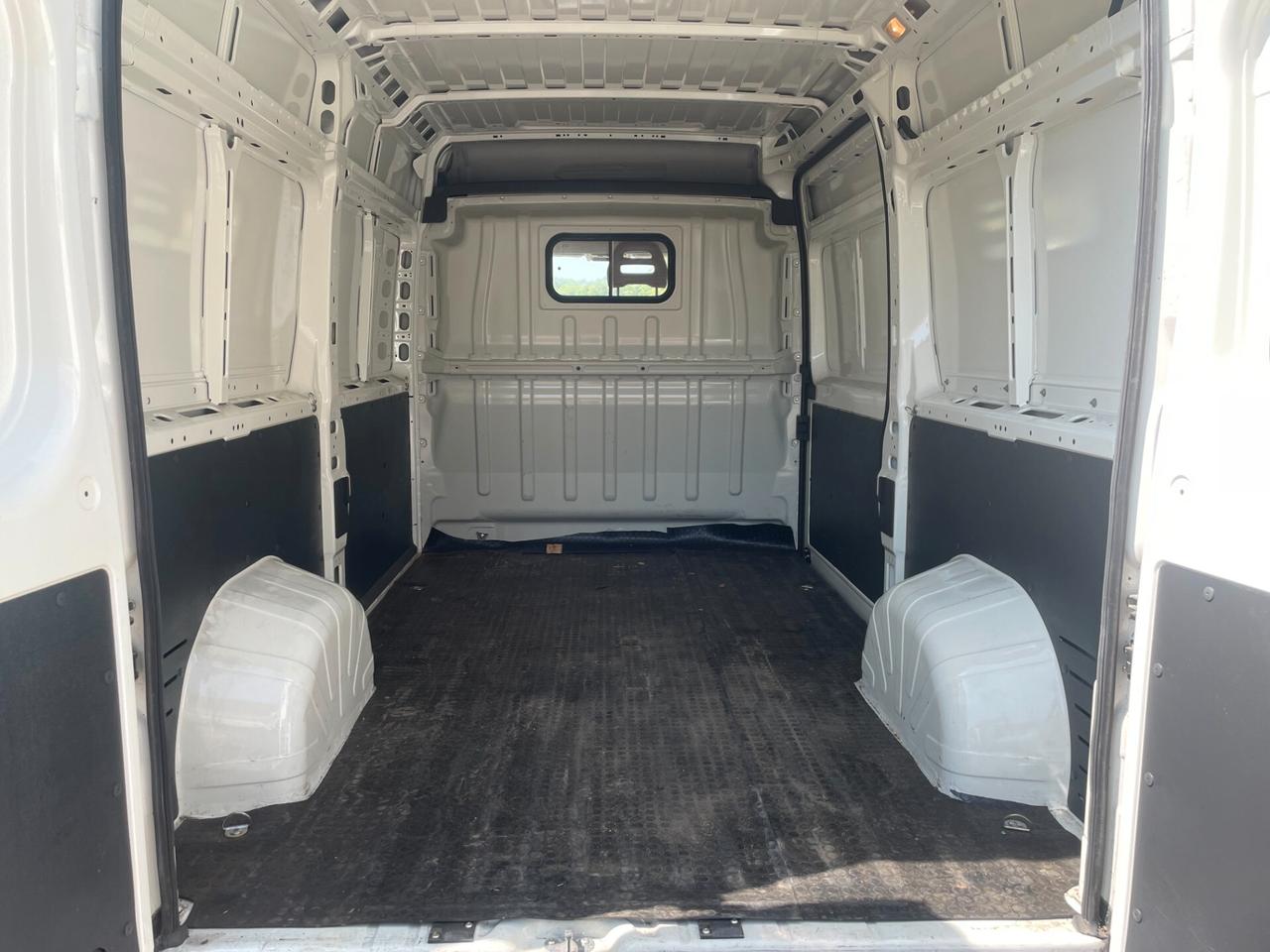 Peugeot Boxer 335 2.0 BlueHDi 130CV L2H2 IVA ESCLUSA