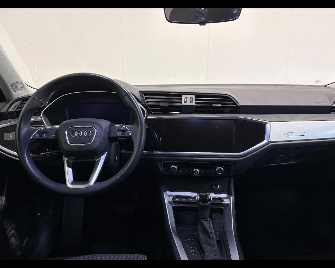 AUDI Q3 45 TFSIe S-TRONIC S-LINE EDITION