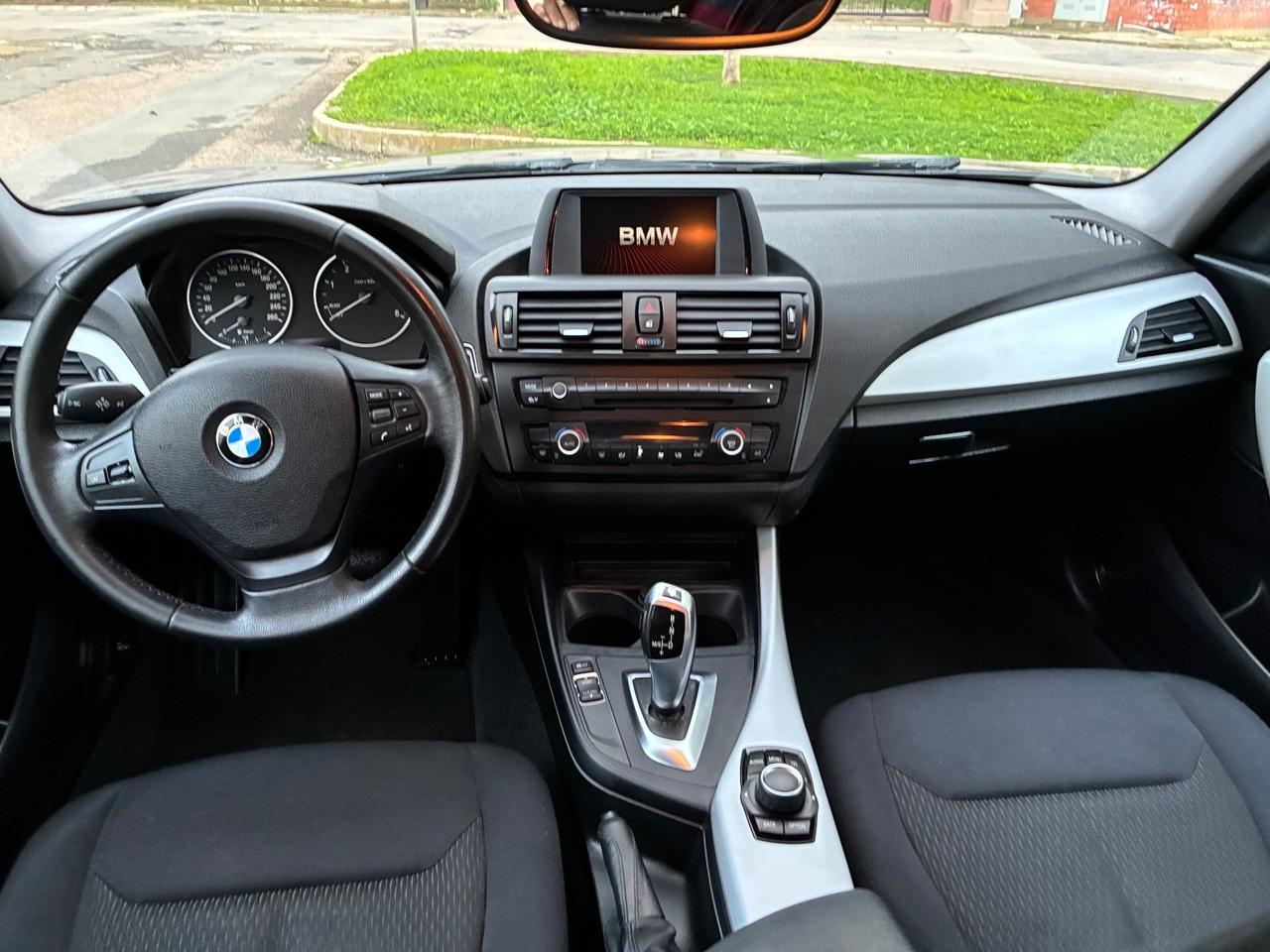 Bmw 118 118d 5p. Unique