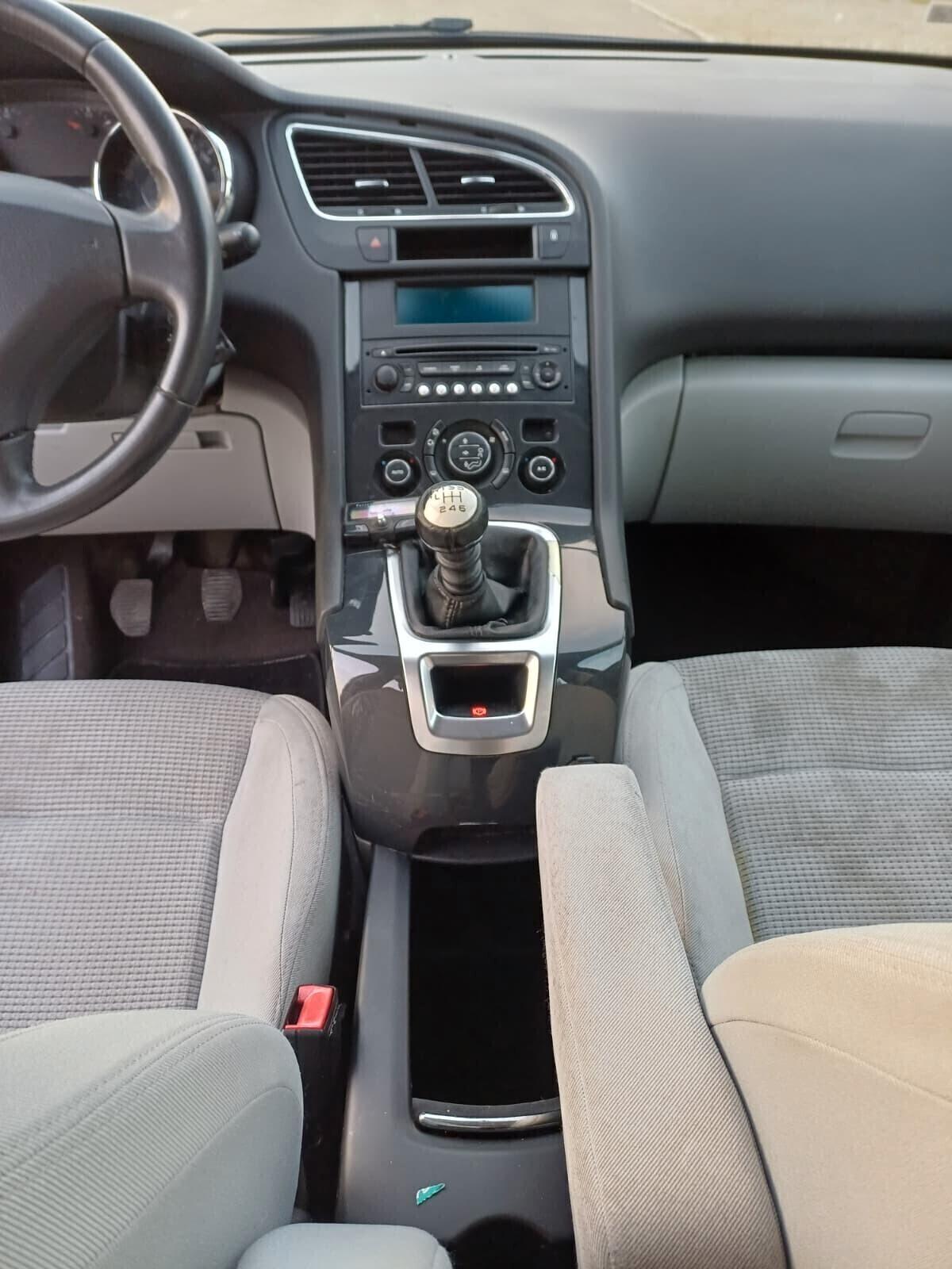 Peugeot 5008 1.6 HDi 112CV Féline