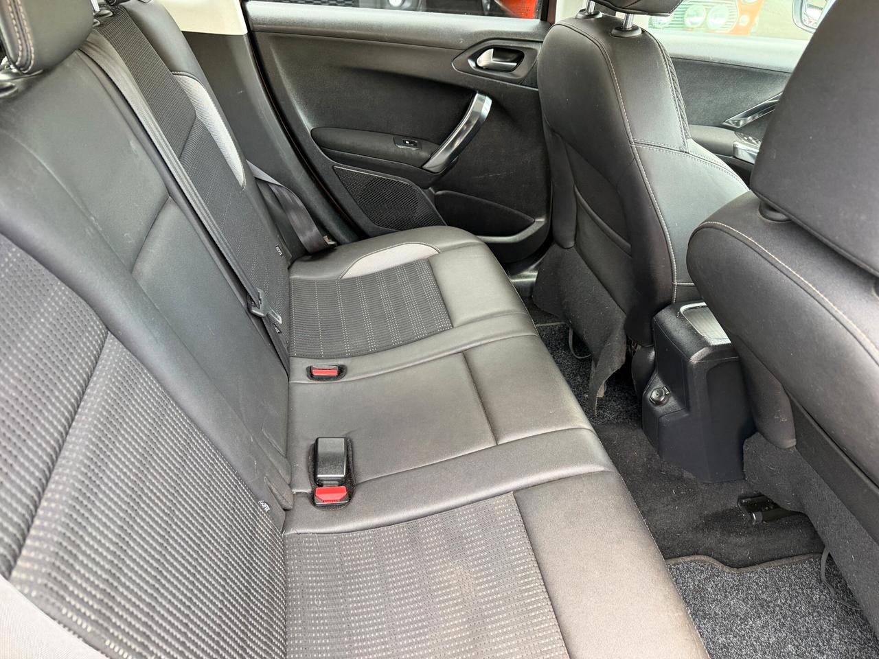 Peugeot 2008 1.6 e-HDi 115 CV Stop&Start Allure