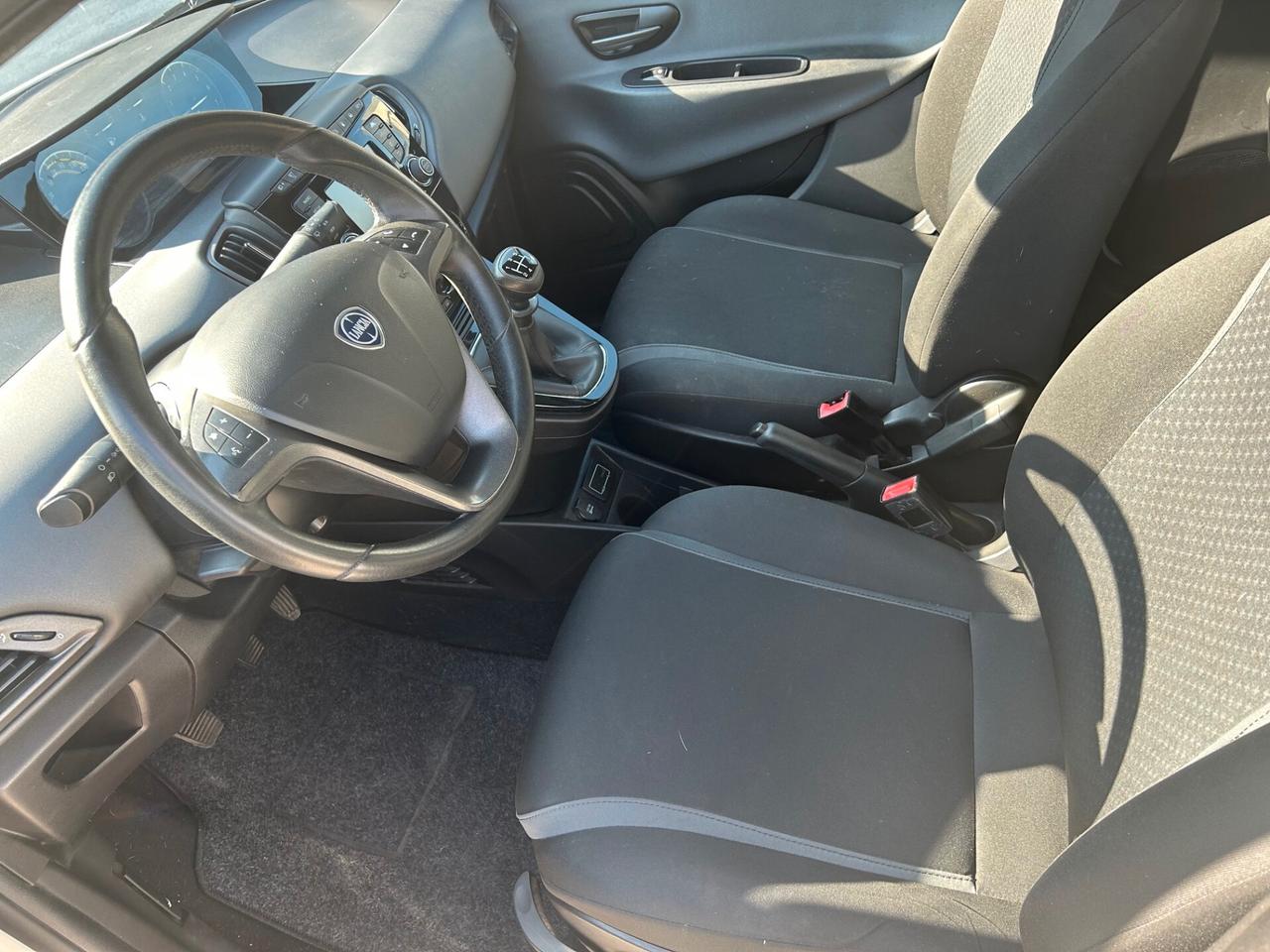 Lancia Ypsilon 1.2 69 CV 5 porte Benzina/GPL Ecochic Silver