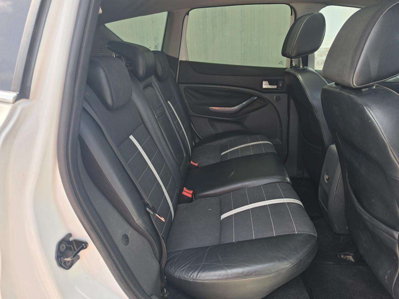 Ford Kuga 2.0 TDCi 140 CV 2WD Titanium