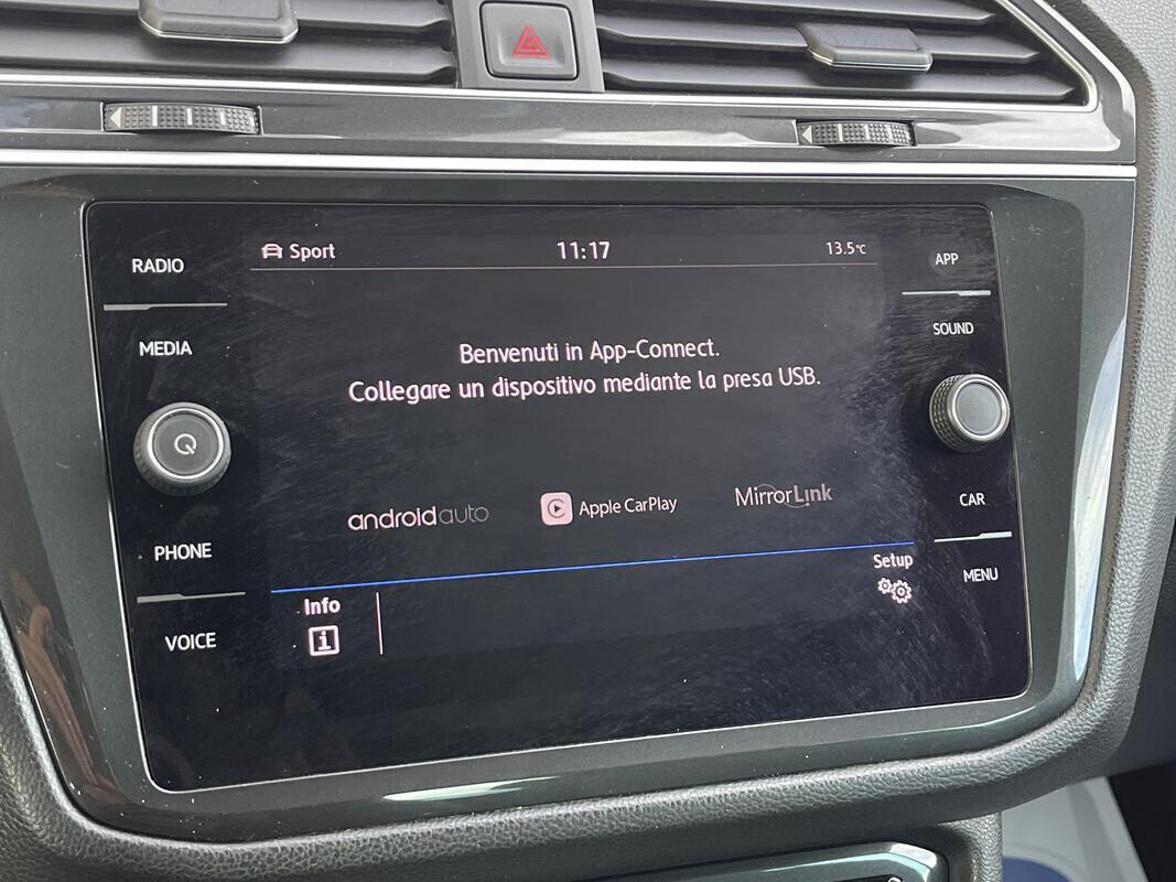 Volkswagen Tiguan 1.6 TDI R Line Sport "Cerchi 19 - Fari Full Led Stop a Quadro digitale"