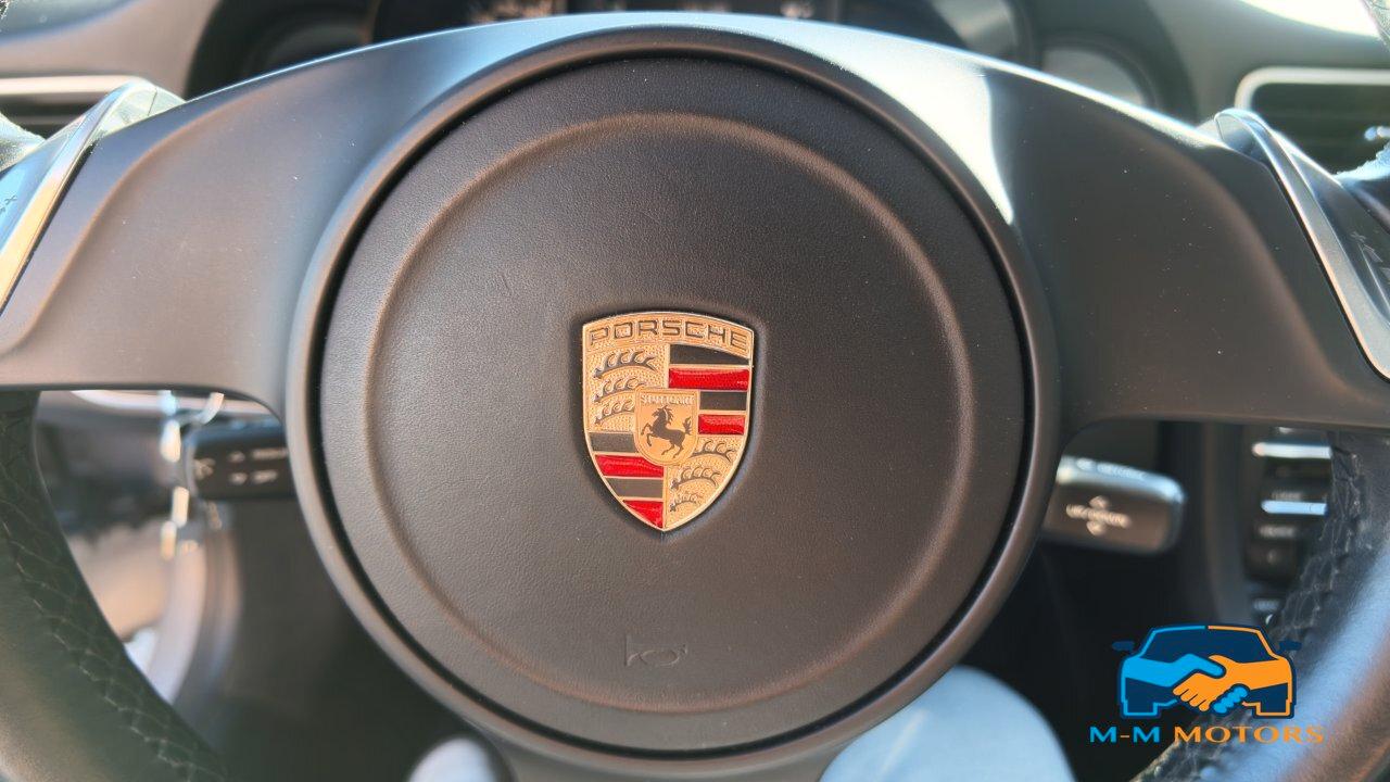 Porsche 911 Coupe 3.4 Carrera 4