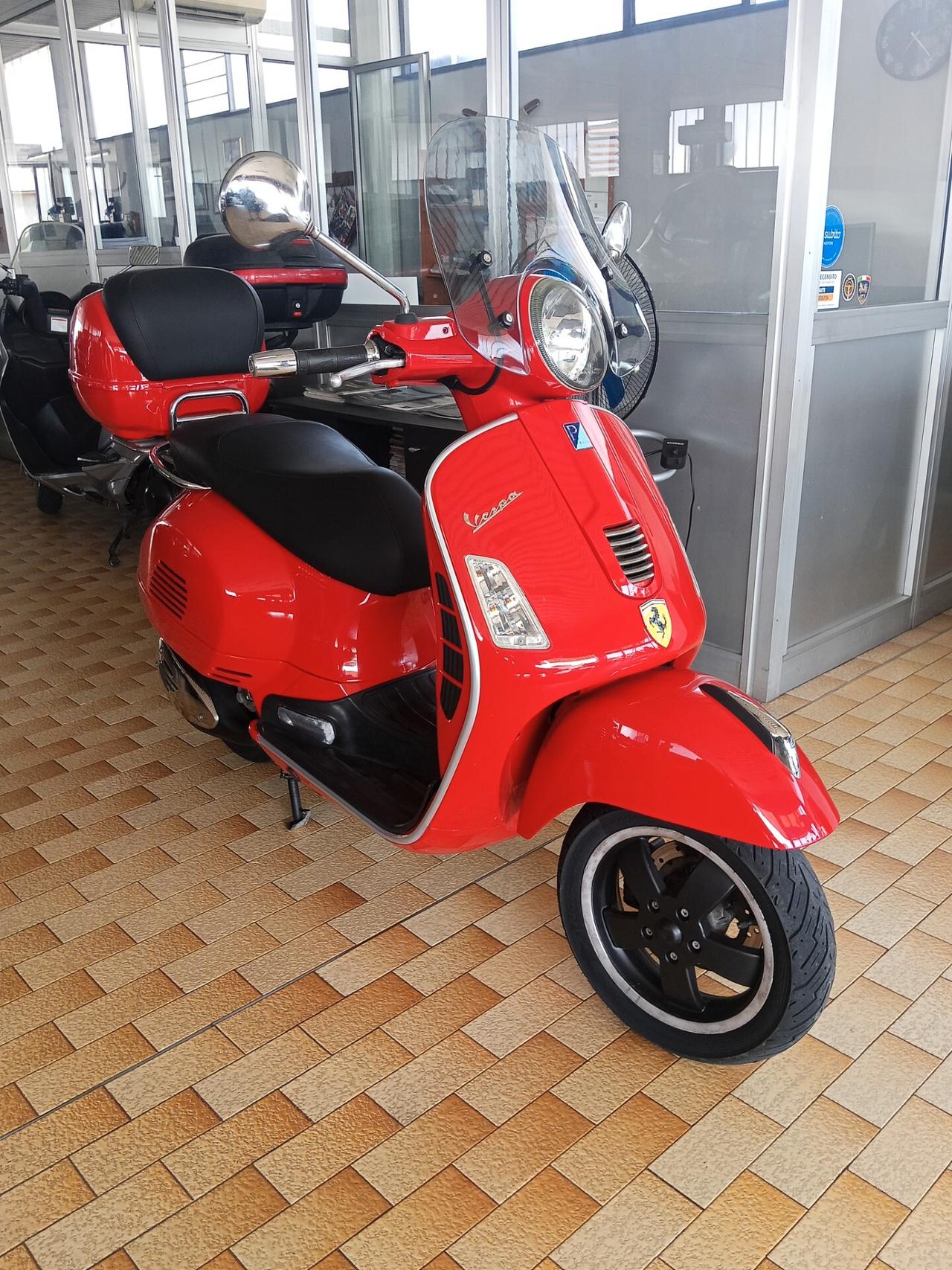 Piaggio Vespa 300 GTS