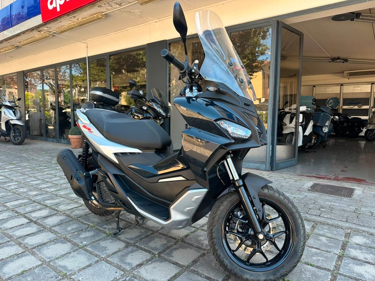 Aprilia SR GT 200