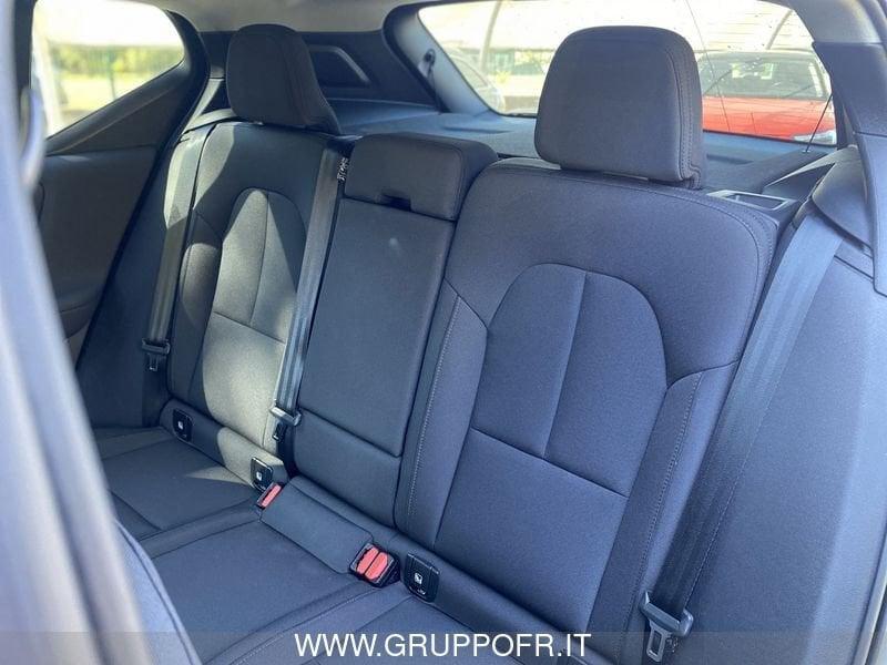 Volvo XC40 B4 AWD Geartronic Momentum Pro