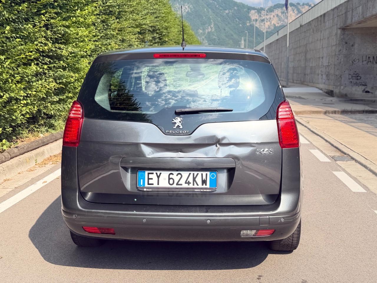 Peugeot 5008 1.6 HDI 115cv 7 POSTI