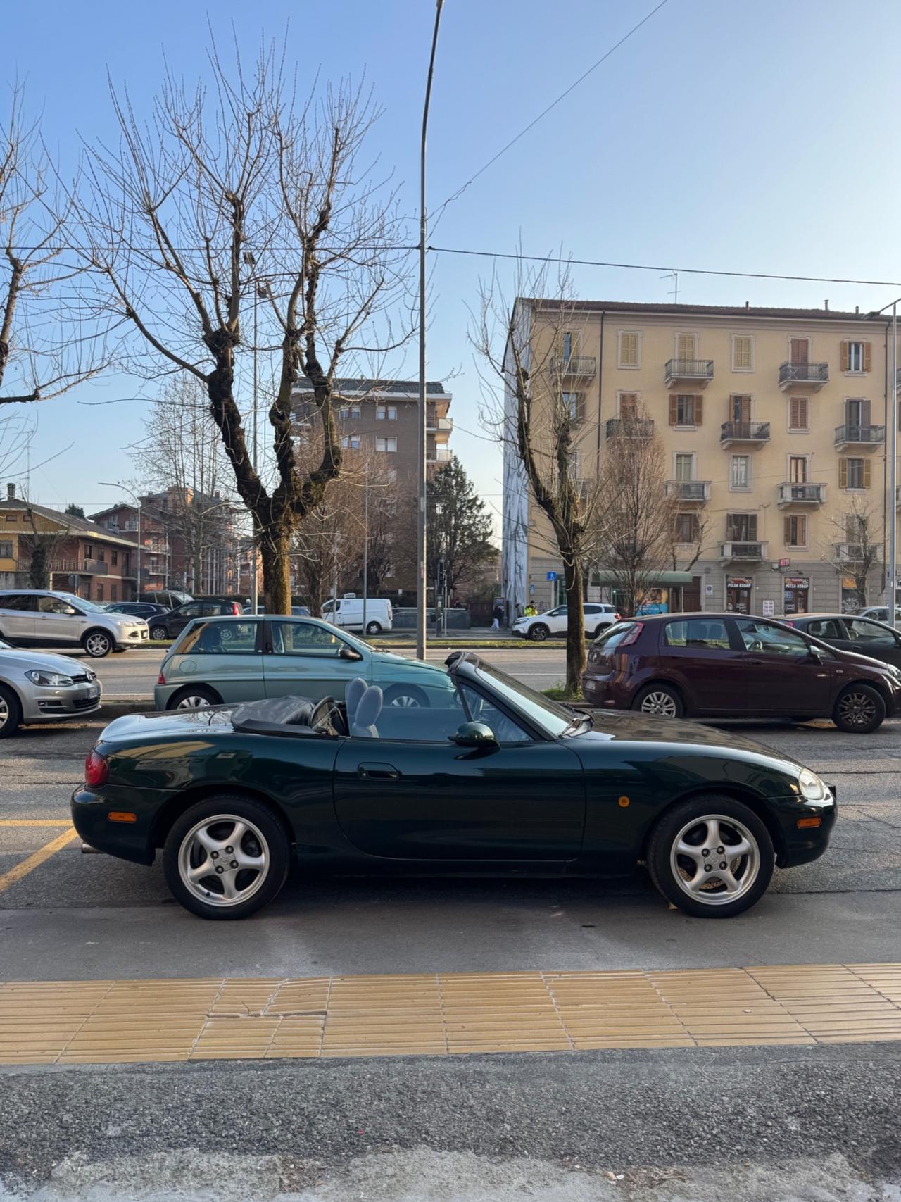 Mazda MX-5 1.6i 16V 110 cv Nardi Spider