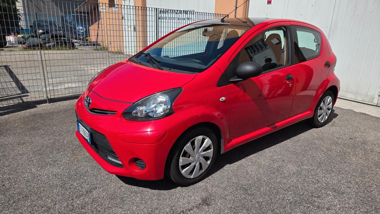 Toyota Aygo 1.0 12V VVT-i 5 porte Lounge Connect