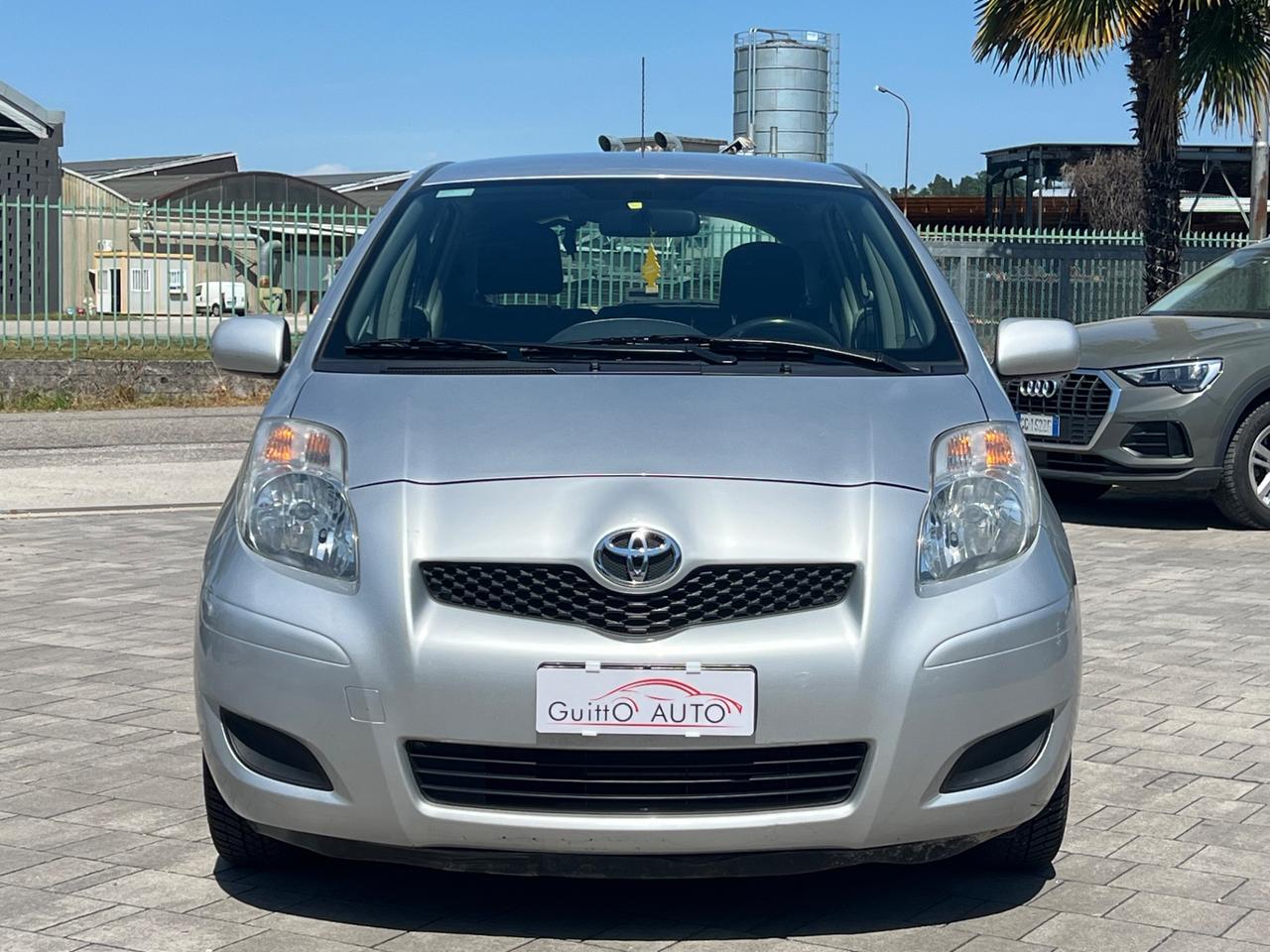 Toyota Yaris 1.0 5 porte Luxury pack FINANZIABILE