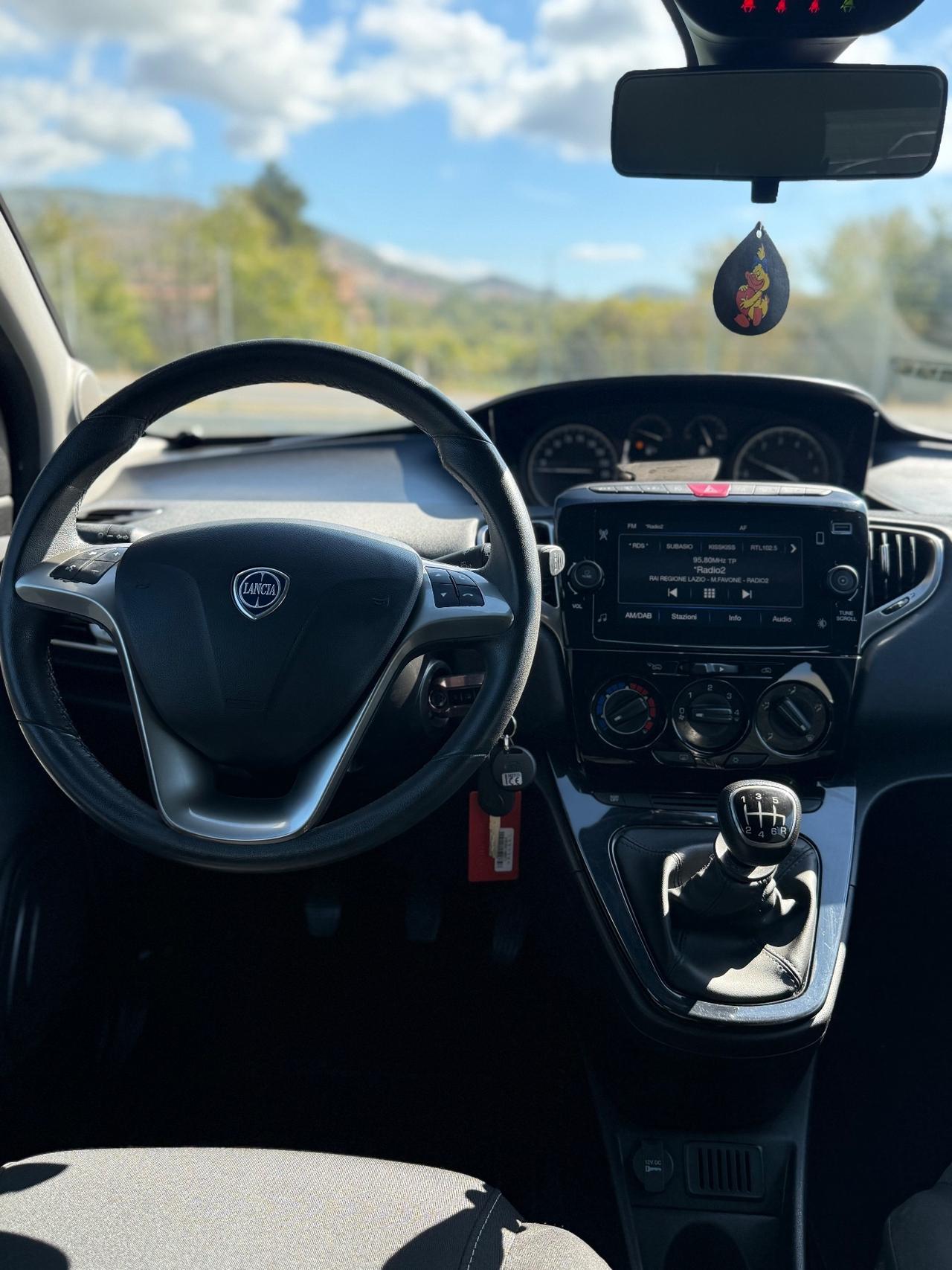 Lancia Ypsilon 1.0 5 porte Hybrid Gold