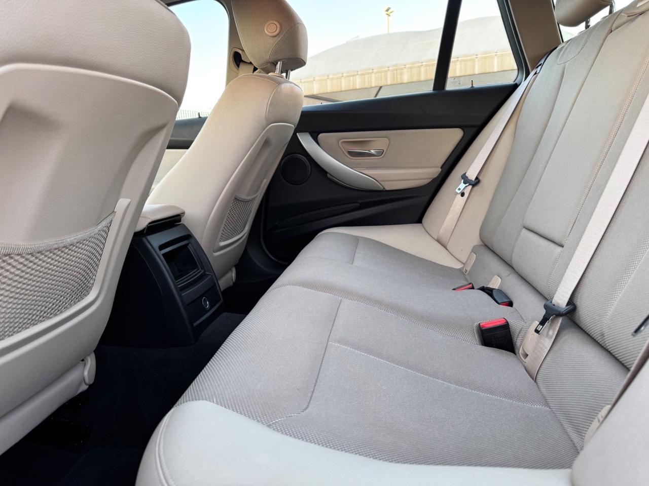 BMW 320d Automatic Touring XDRIVE - Navi 17