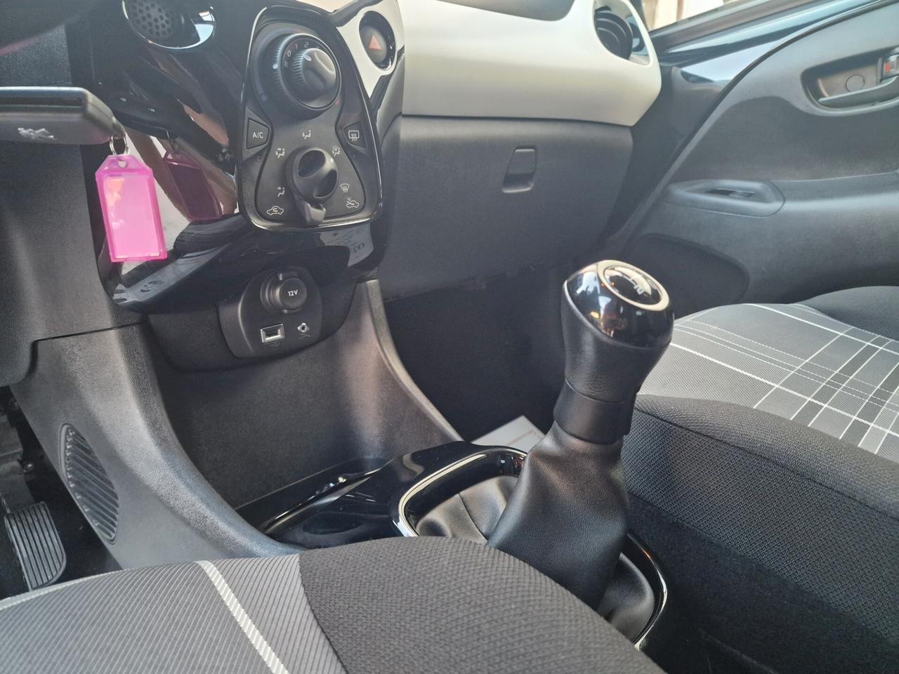 Peugeot 108 Style 1.0 VTi benzina 70cv