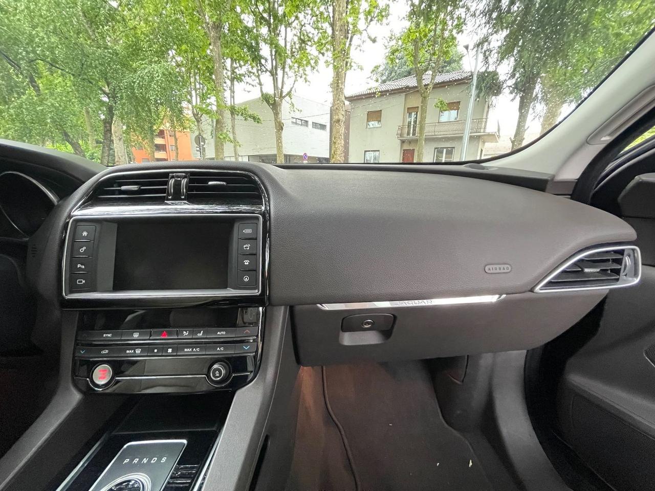 Jaguar F-Pace Prestige 2.0 Turbo
