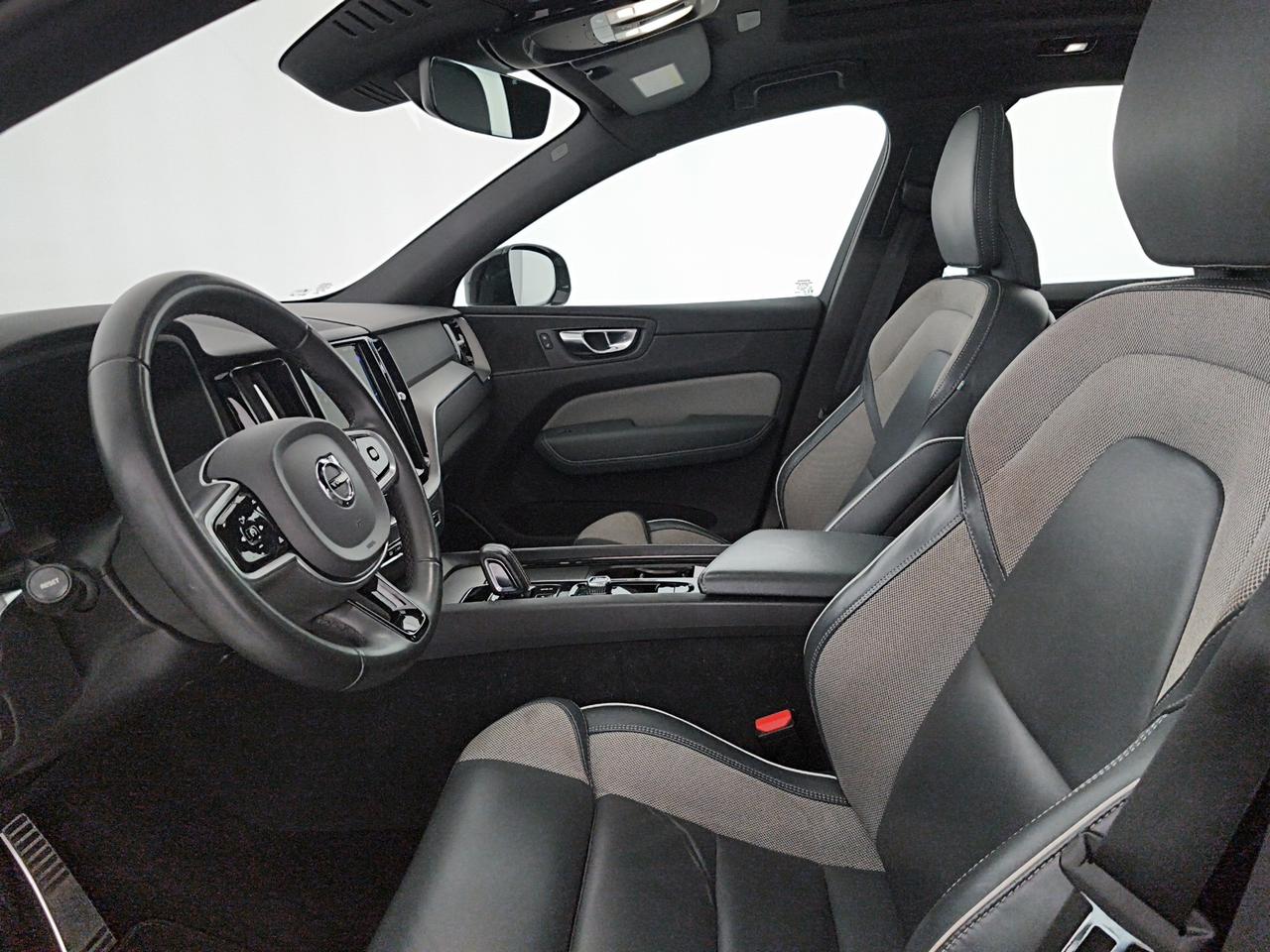 Volvo XC60 2.0 b4 Plus Dark awd