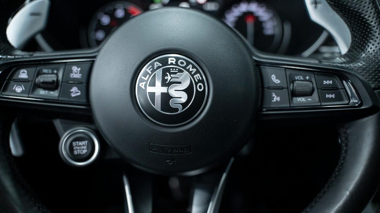 Alfa Romeo Stelvio VELOCE 2.2 Ti Q4 210 CV 20" TETTO CARBON AUTO XENON FULL OPTIONAL