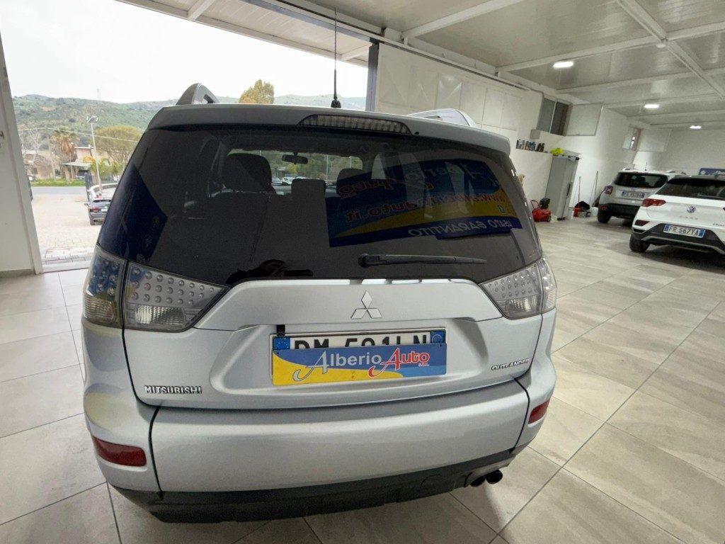 Mitsubishi Outlander 2.0 DI-D Instyle 7 p.ti DPF 7 POSTI