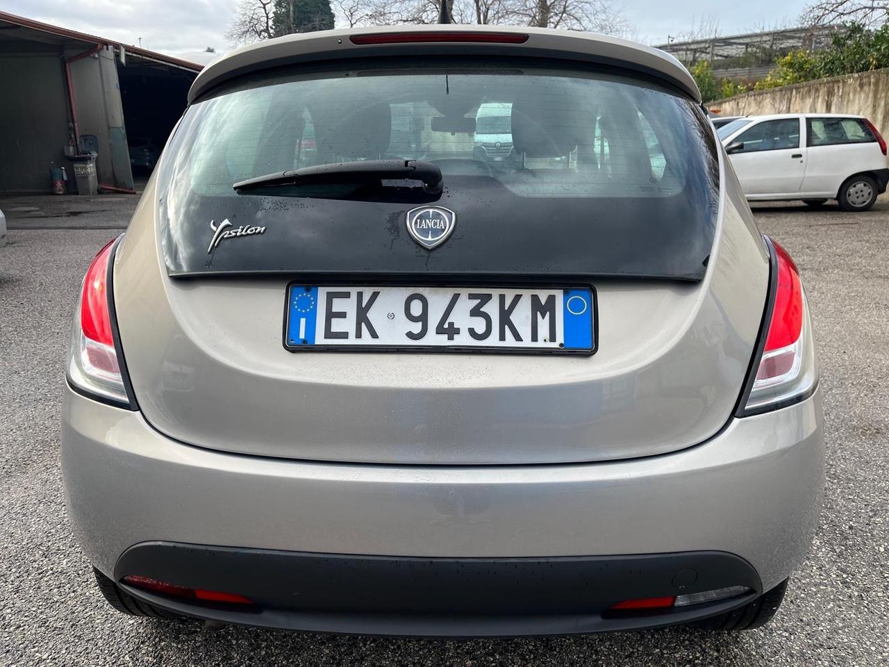 Lancia y 5P-1.2 gpl-km 130000-full-11/2011