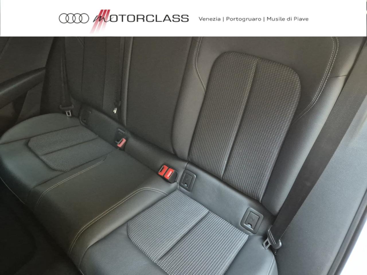 Audi Q2 35 1.5 tfsi identity black