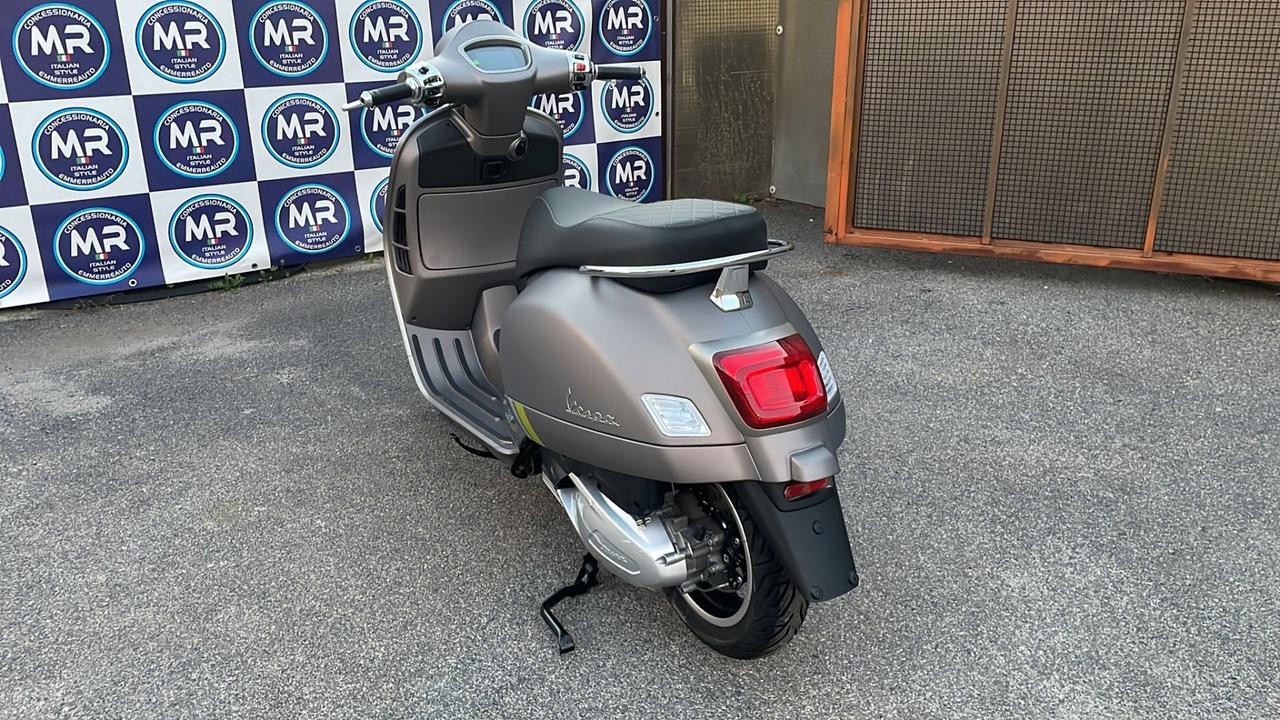 Piaggio Vespa 300 GTS Super Tech