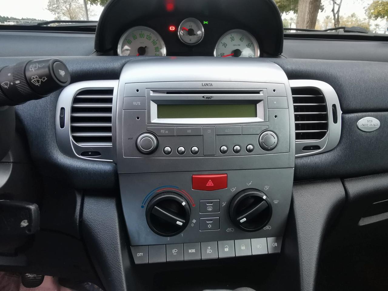 Lancia Ypsilon 1.2 Argento NEOPATENTATI