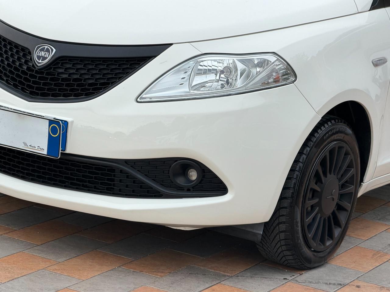 Lancia Ypsilon 1.2 69 cv. ELEFANTINO BLU