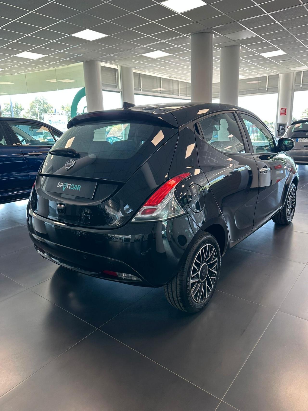 Lancia Ypsilon 1.0 FireFly 5 porte S&S Hybrid Platino