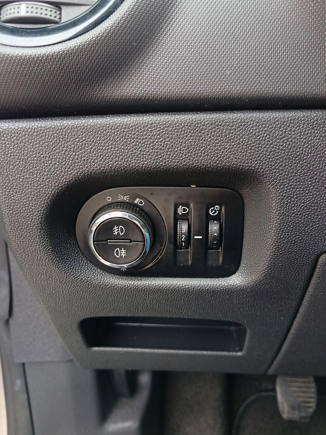 Opel Corsa 1.2 5 porte Club