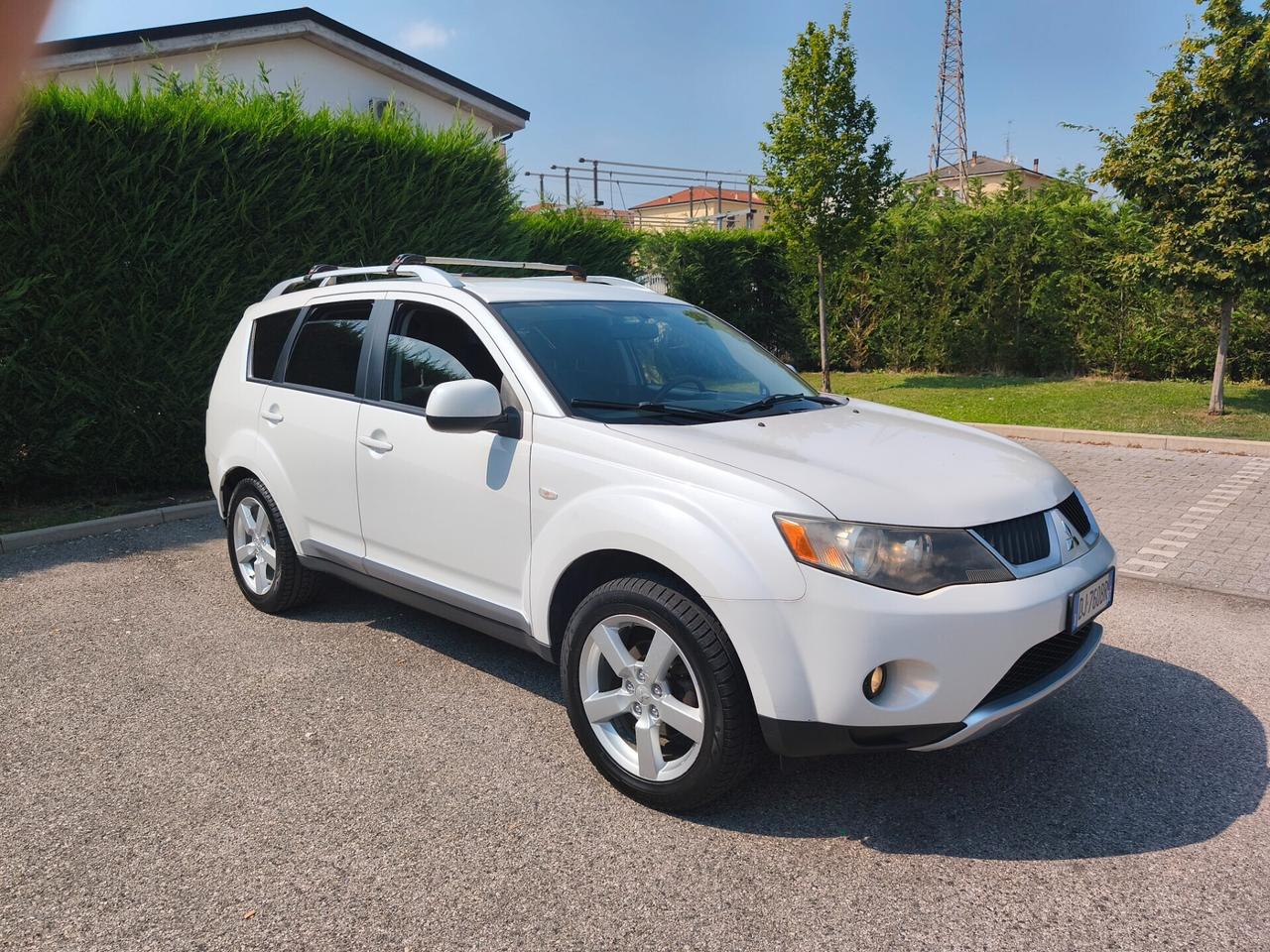 Mitsubishi Outlander 2.0D 7 posti gancio traino