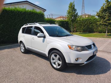 Mitsubishi Outlander 2.0D 7 posti gancio traino