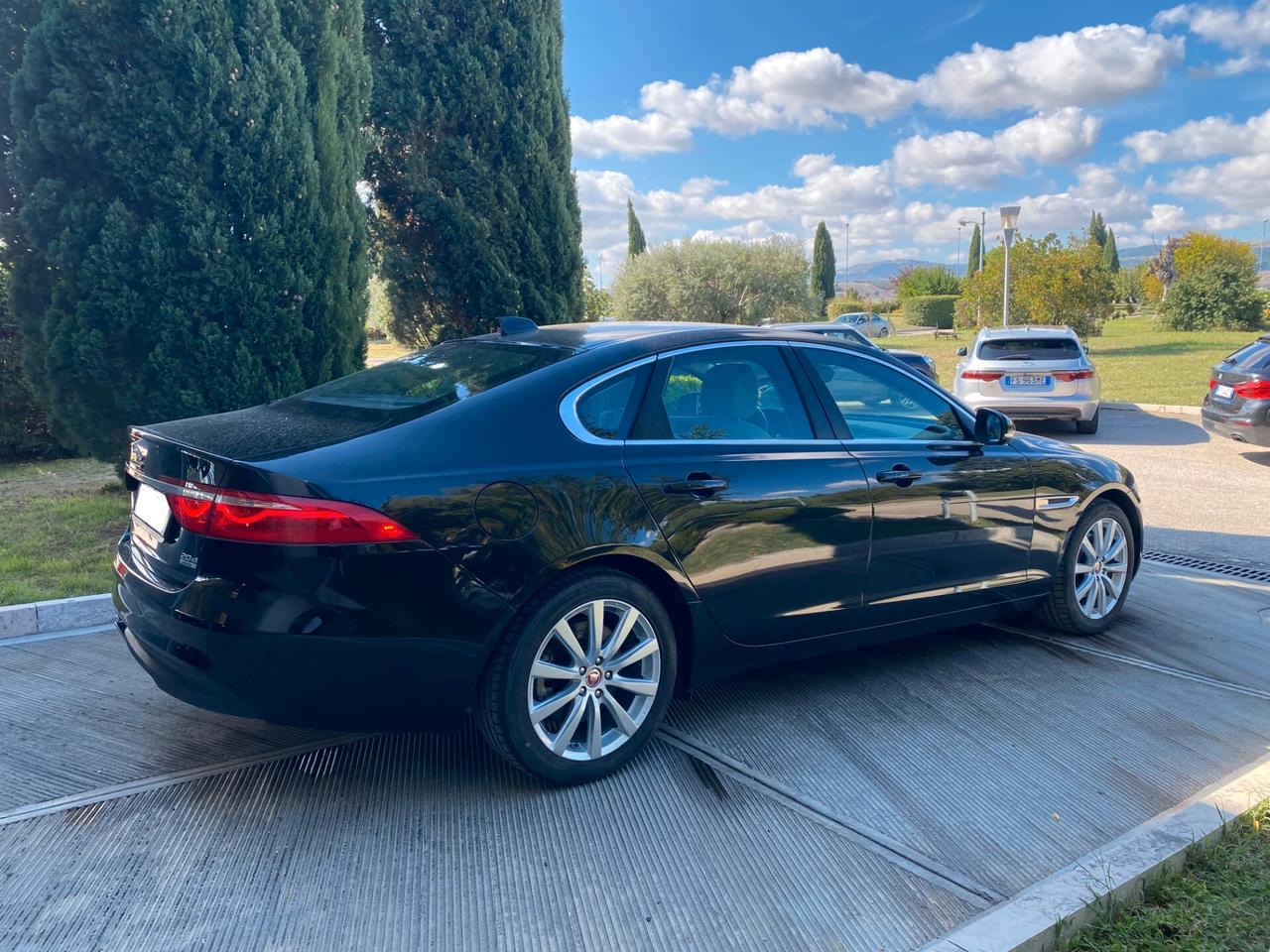 Jaguar XF 2.0 D 180 CV AWD aut. Prestige Business