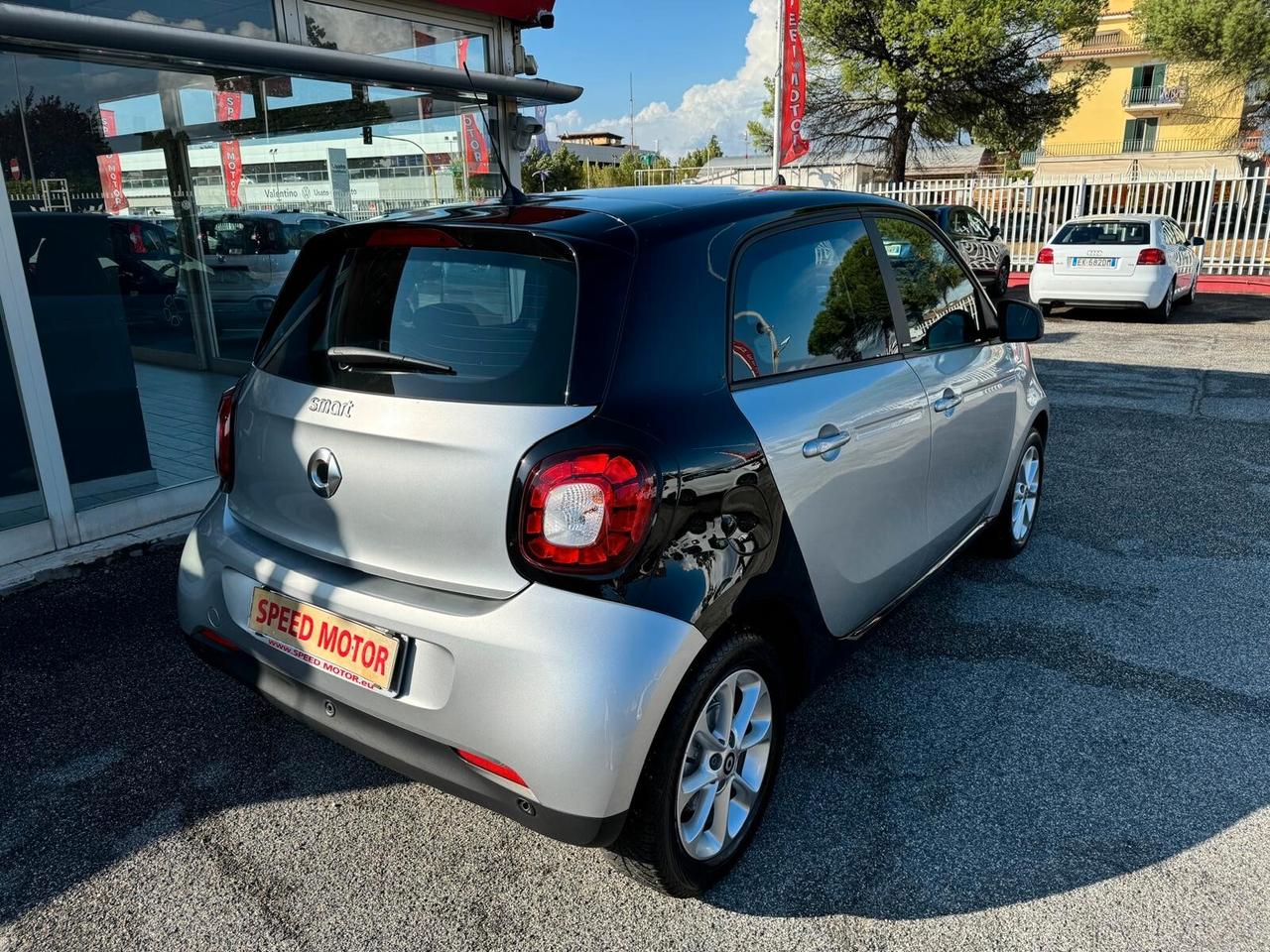 Smart ForFour 70 1.0 twinamic Passion, LED, PANO, NEOPATENTATI