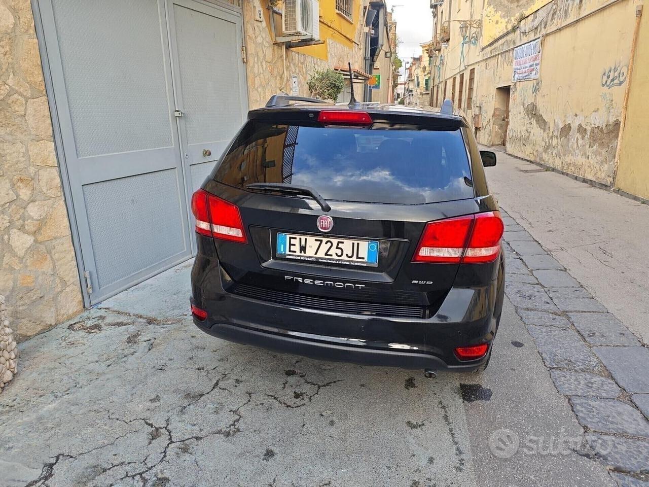 Fiat Freemont 2.0 Mjt 170 CV 4x4 aut. Black Code