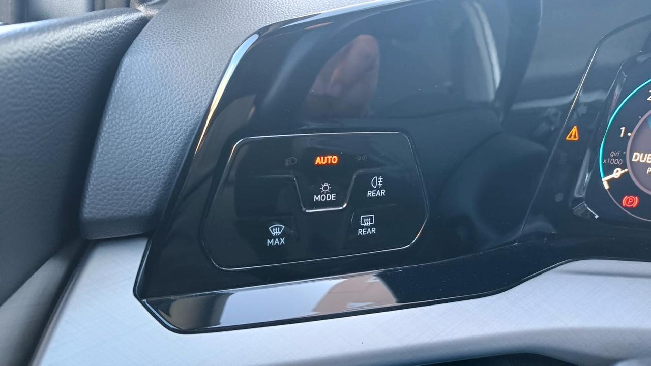 Volkswagen Golf 8 2.0 TDI 115 CV SCR Life