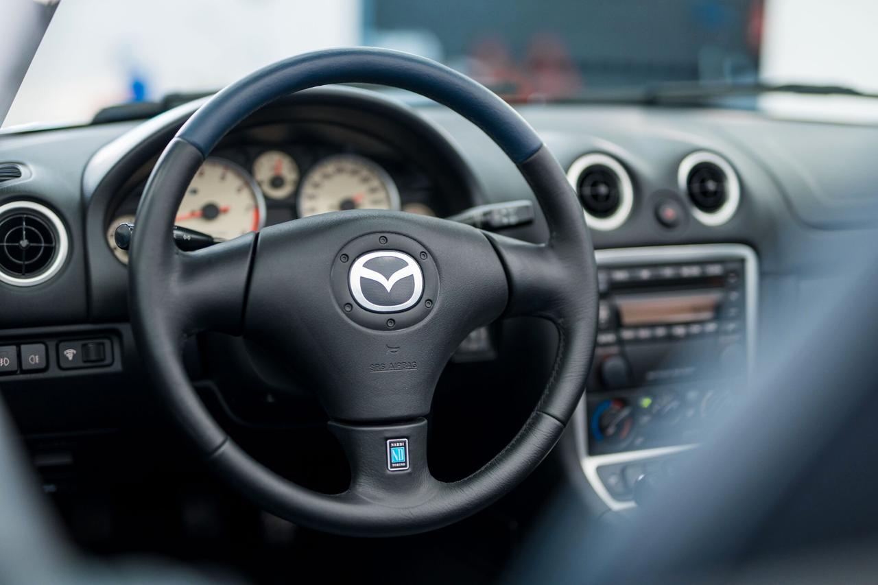 Mazda MX-5 SILVER BLUES