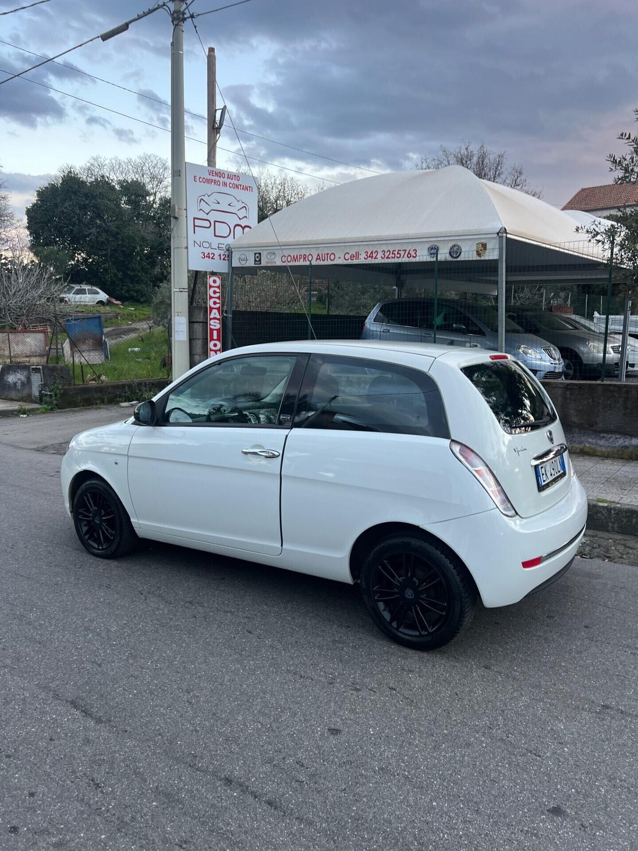 Lancia Ypsilon 1.3 MJT 75 CV Unyca