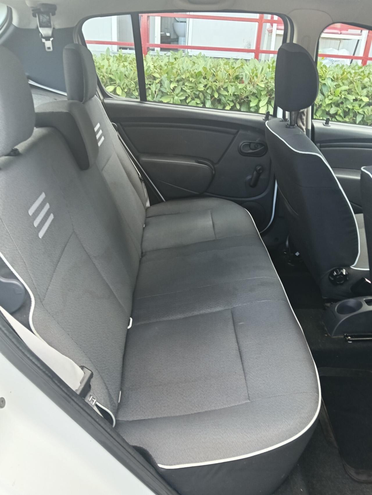 Dacia Sandero 1.2 16V Embleme