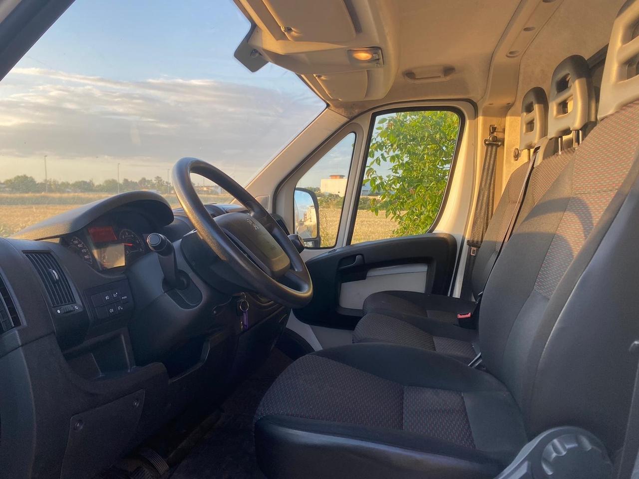 Peugeot Boxer 335 L2 H2 2.0 BlueHDI 130cv
