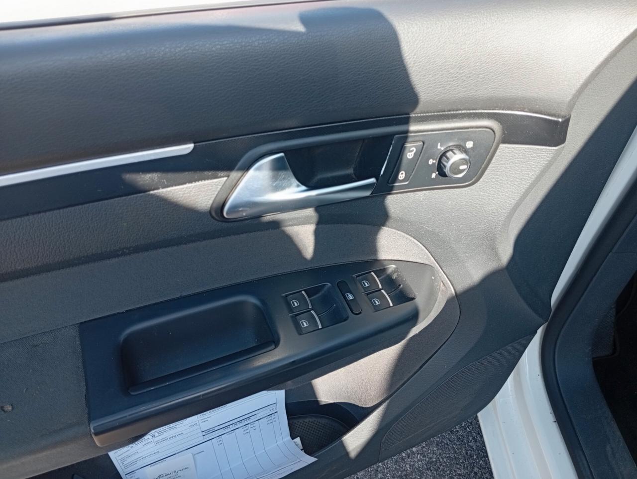 Volkswagen Touran 2.0 TDI 140 CV 7 POSTI