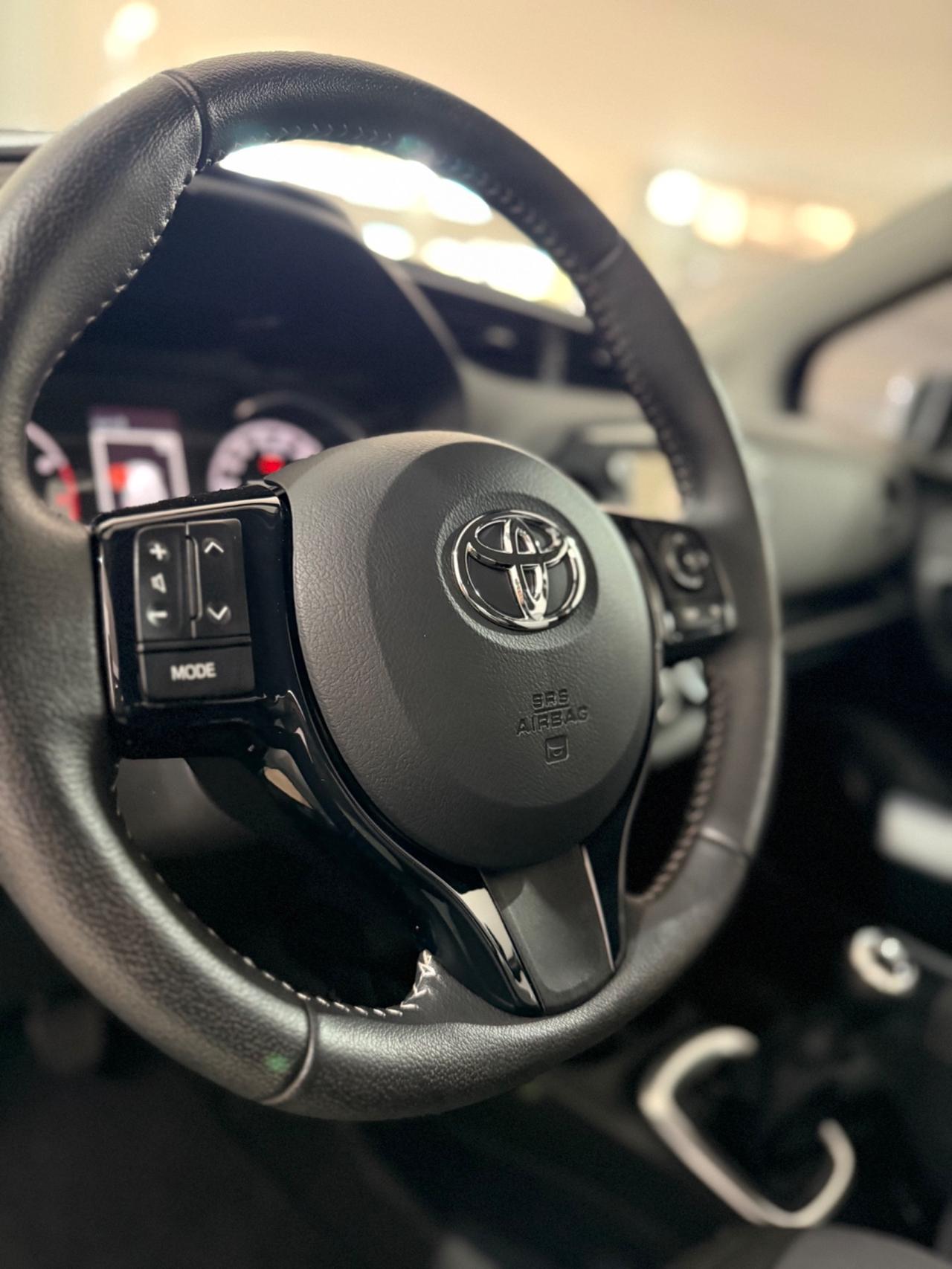 Toyota Yaris 5p 1.0 Lounge CON 17000 KM, NAVI,TELECAMERA,BLUETOOTH ,SCHERMO TOUCH