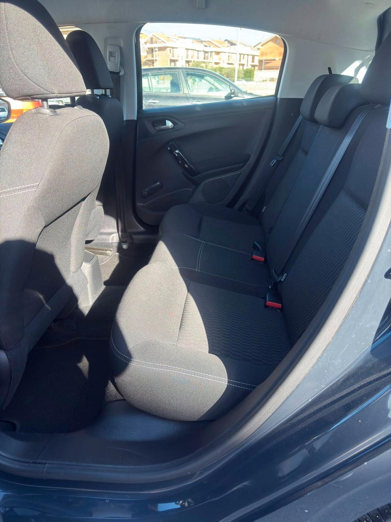 Peugeot 208 PureTech 82 5p. GPL Allure