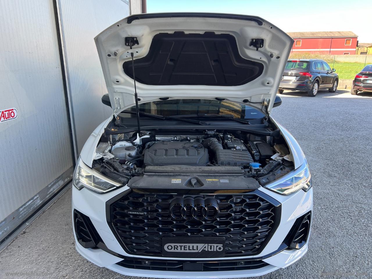 AUDI Q3 SPB 40 TDI quattro S tr. Ident. Black