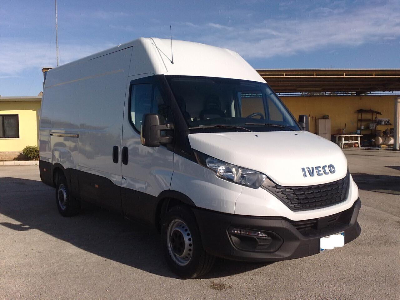 Iveco Daily 35s14 2.3hpt Furgone di serie - 2021
