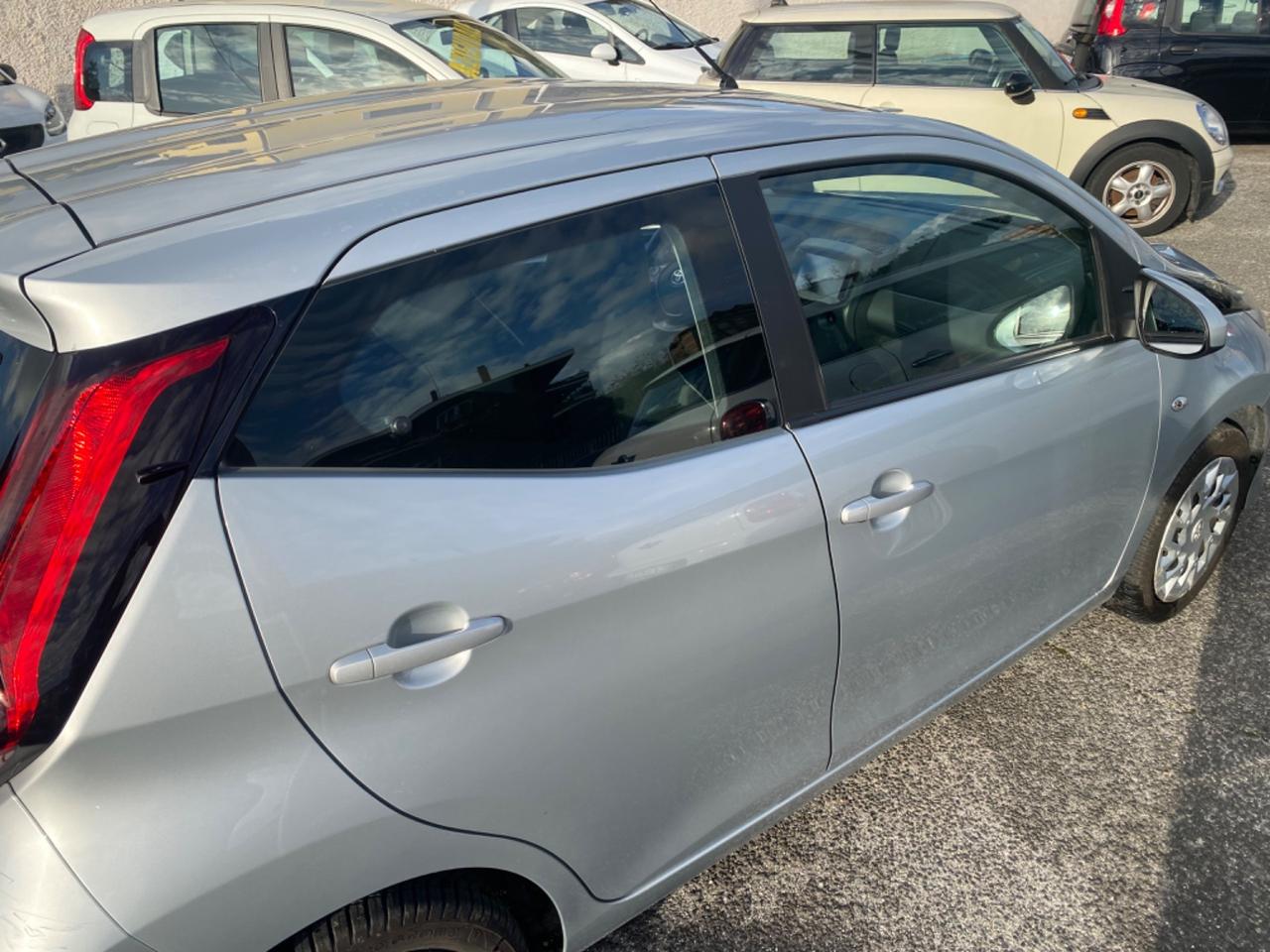 Toyota Aygo Connect 1.0 VVT-i 72 CV 5 porte x-play MMT