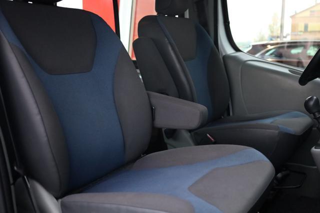 RENAULT Trafic 2.0 dCi/115 Passenger 8 Posti